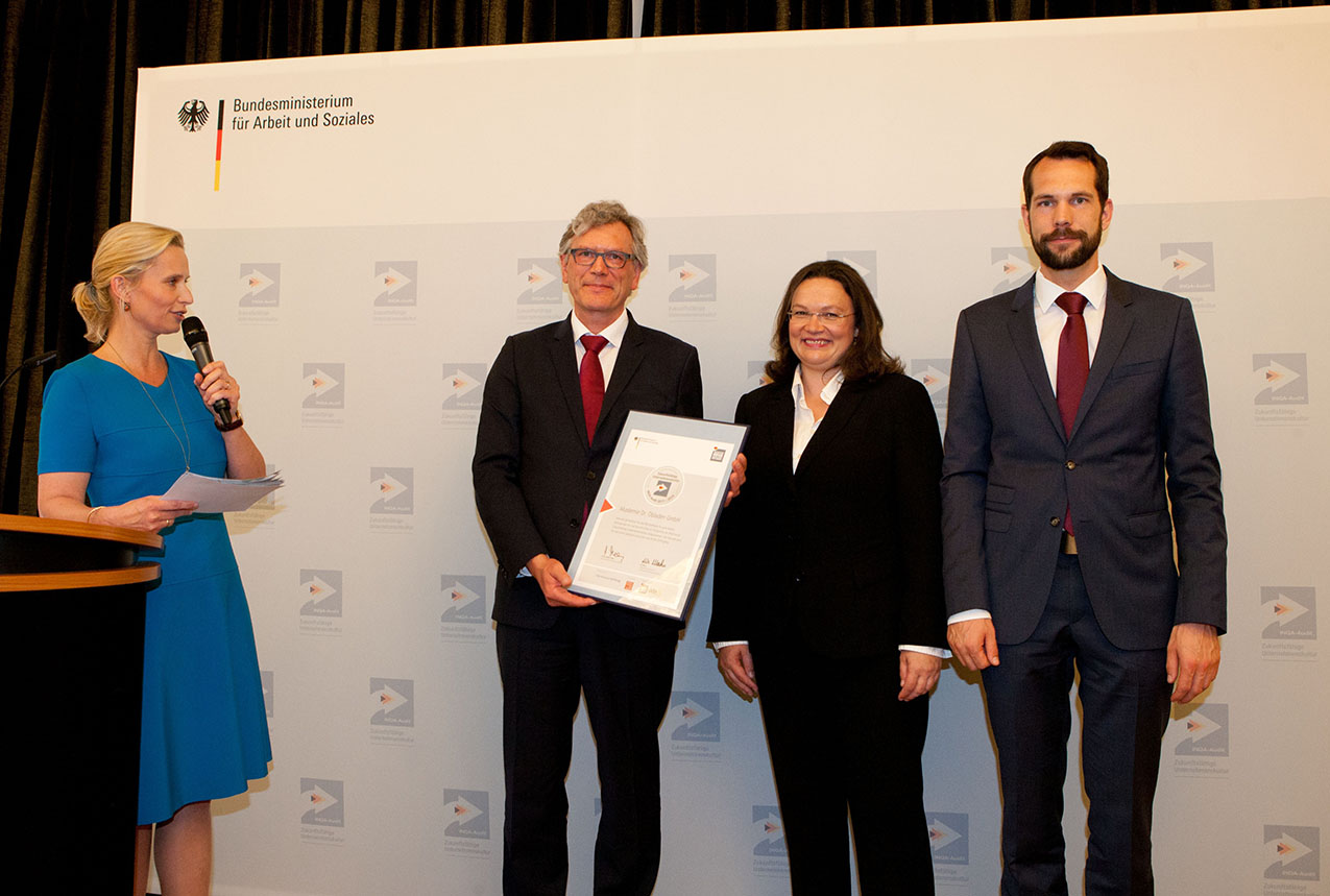 Bundesarbeitsministerin Andrea Nahles zeichnet Akademie Dr. Obladen GmbH für zukunftsfähige Unternehmenskultur aus